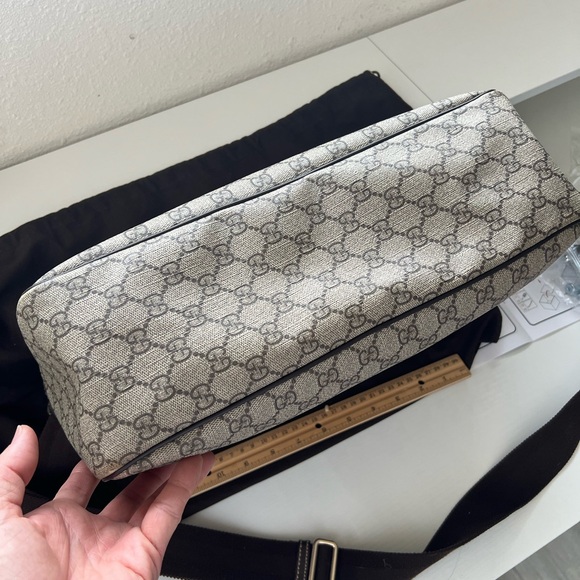 Gucci Monogram Unisex Messenger Bag - Picture 4 of 7